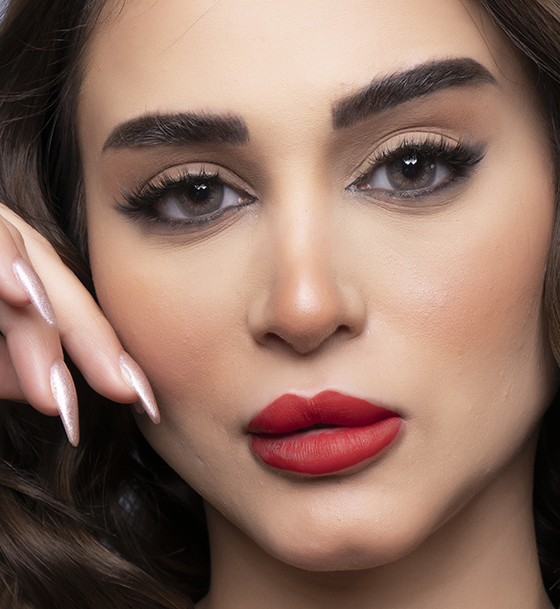 عدسات لاصقة سنوية - 