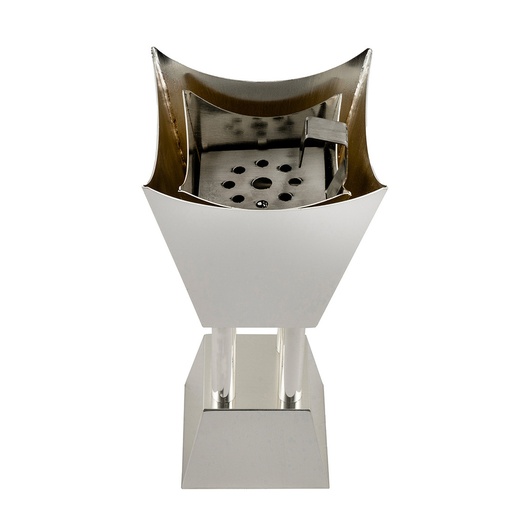 مبخرة مطفية مع تفاصيل لامعة مطلية بالفضة